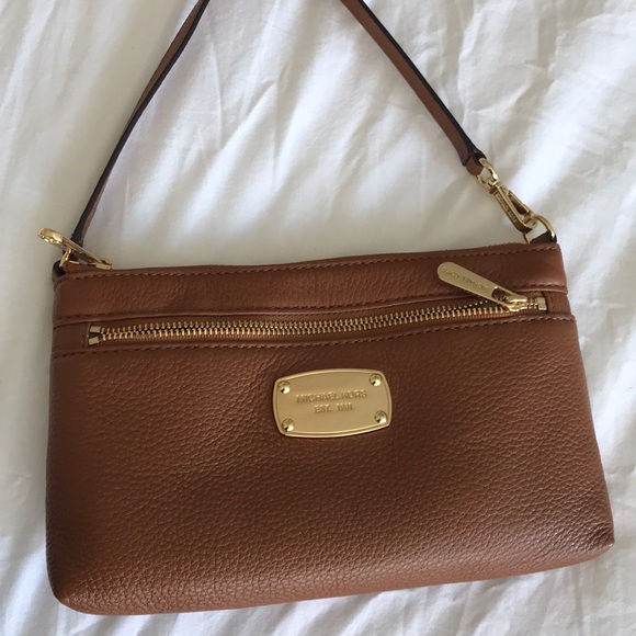 MICHAEL KORS WRISTLET PURSE - Picture 8 of 9